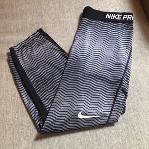 Nike Pro Dri-Fit Capri Leggings